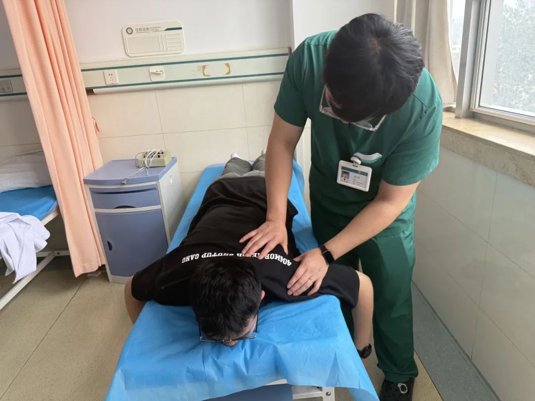 肩周炎治疗康复方法_肩周炎自愈可能性_背包重肩周炎