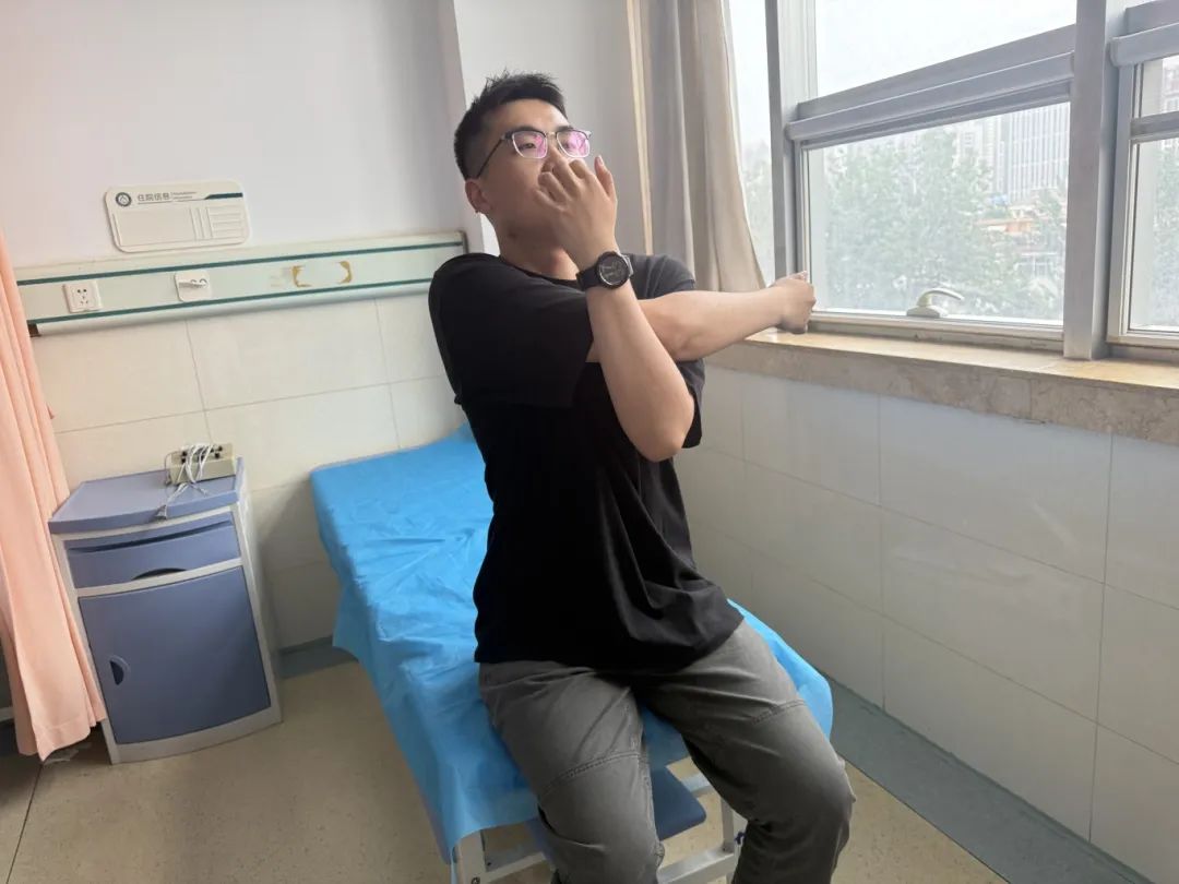 肩周炎治疗康复方法_肩周炎自愈可能性_背包重肩周炎